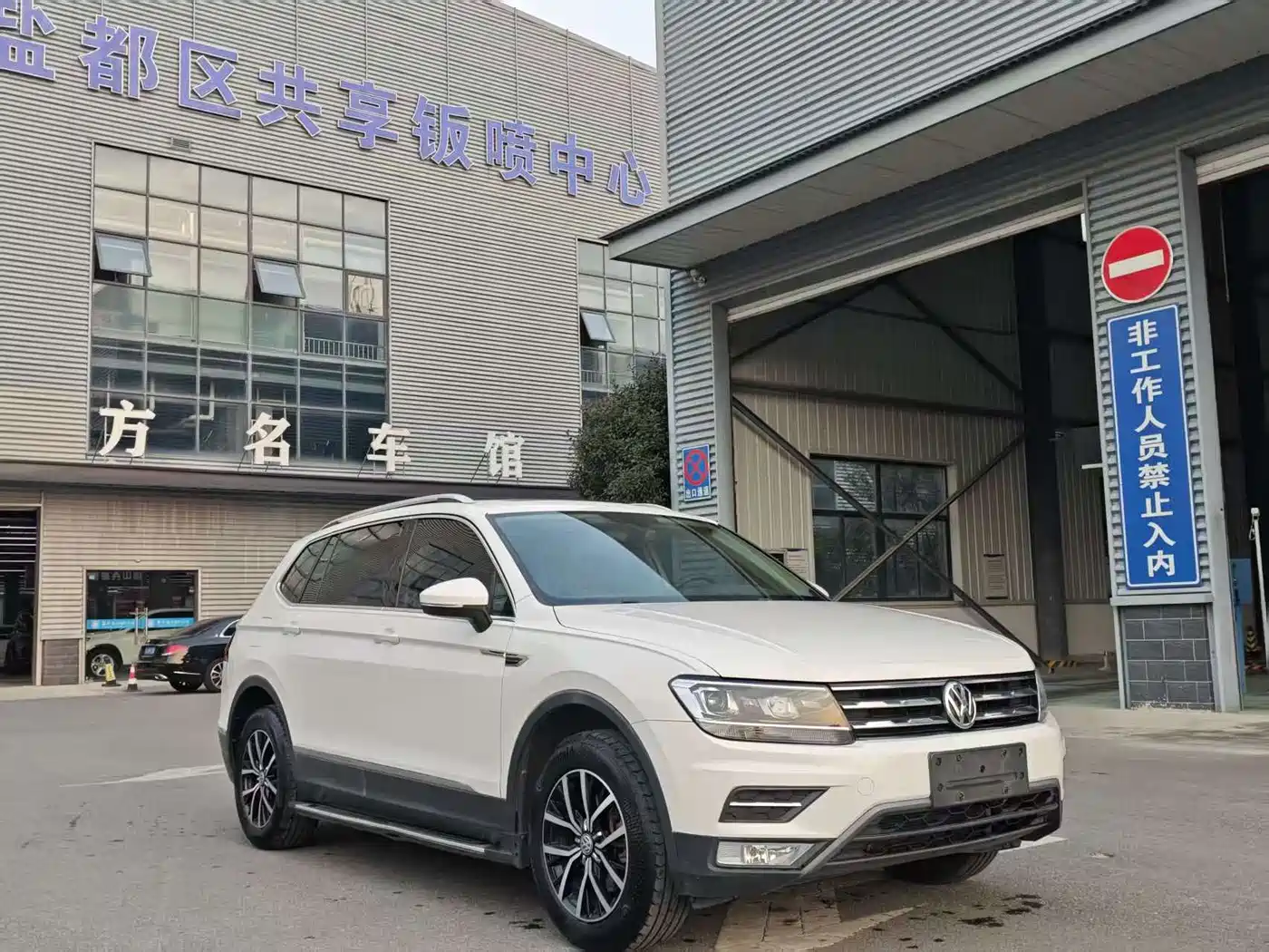 Volkswagen Tiguan L 2017 330TSI Automatic 2WD Luxury Edition фото 3