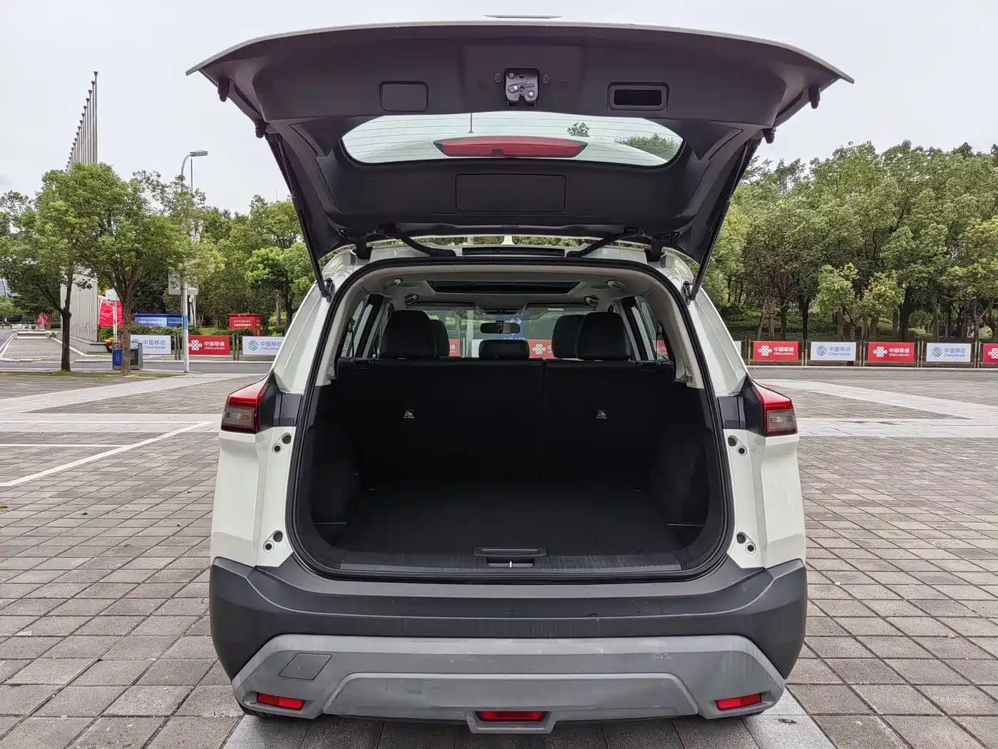 Photo 10 - Nissan X-Trail