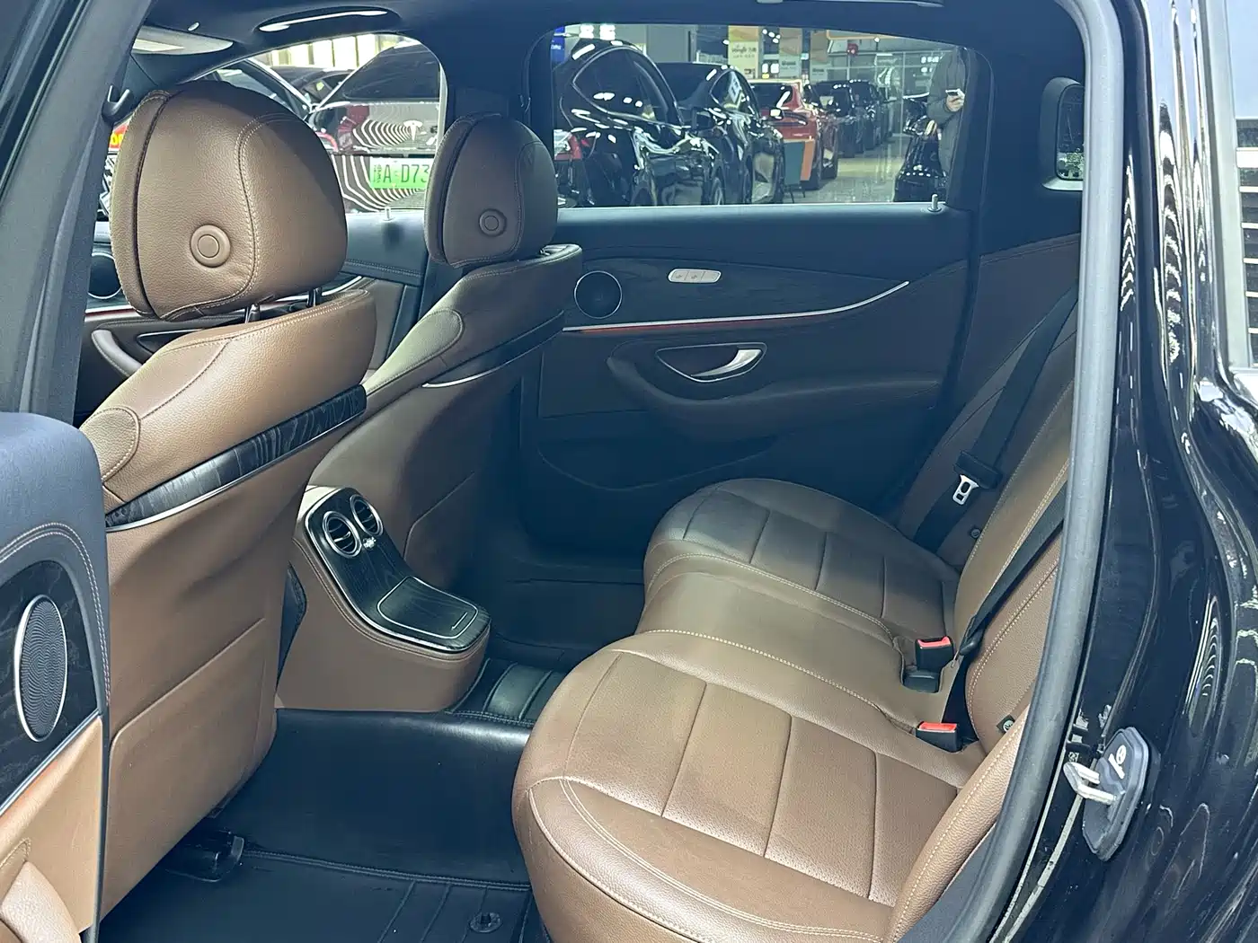 Mercedes-Benz E-Class New Energy 2022 E 350 e L Plug-in Hybrid Sports Sedan фото 3
