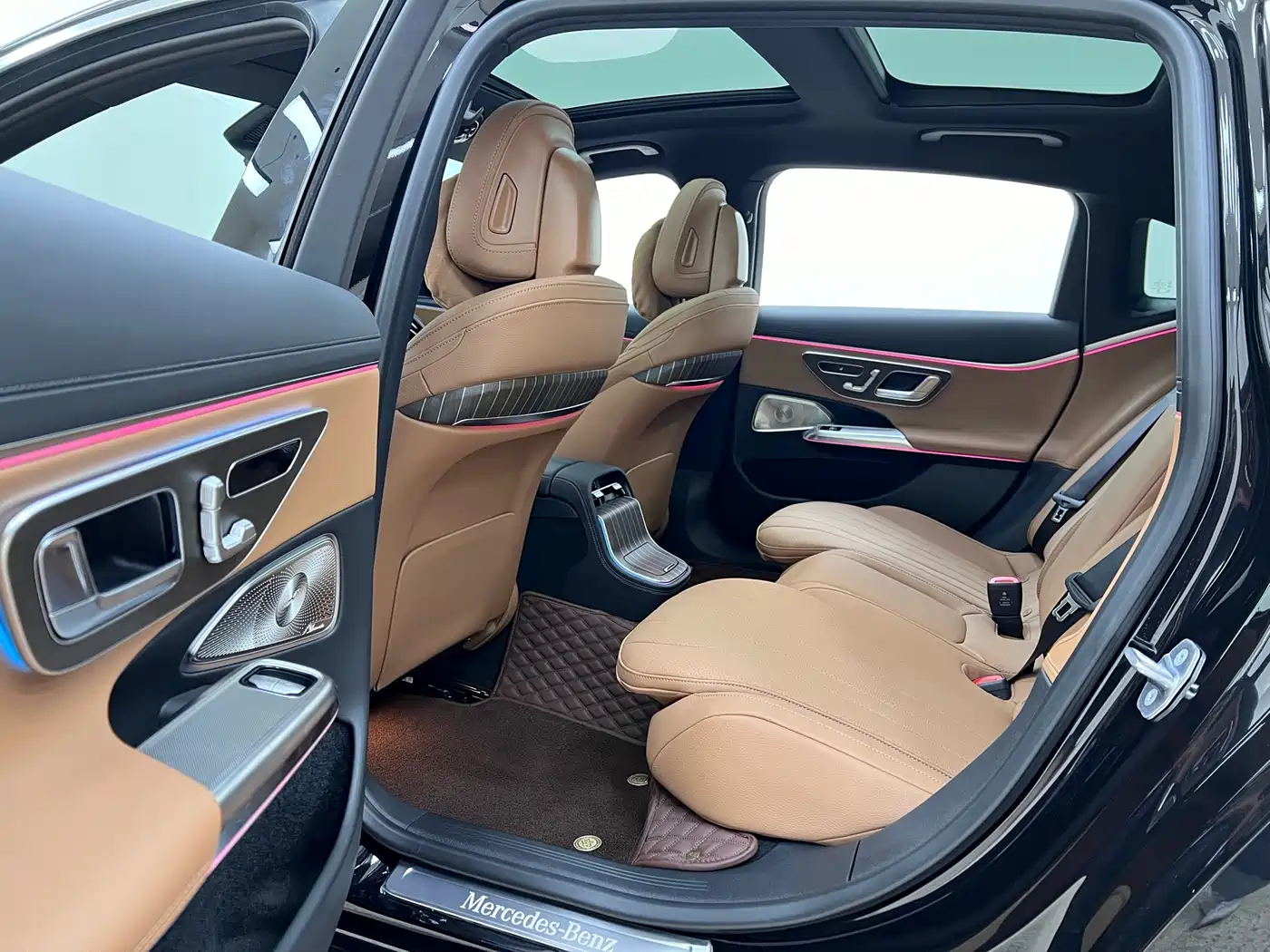Mercedes-Benz E-Class 2024 Model E 300 L Luxury фото 17