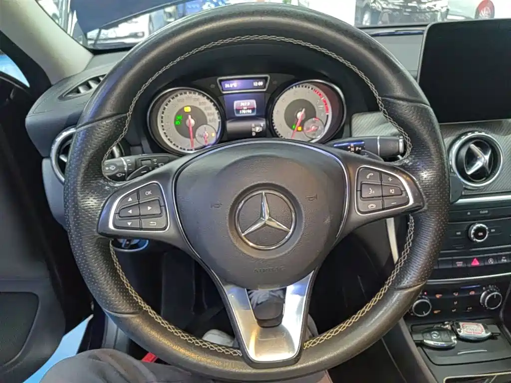 Mercedes-Benz GLA 2016 GLA 220 4MATIC Fashion фото 11