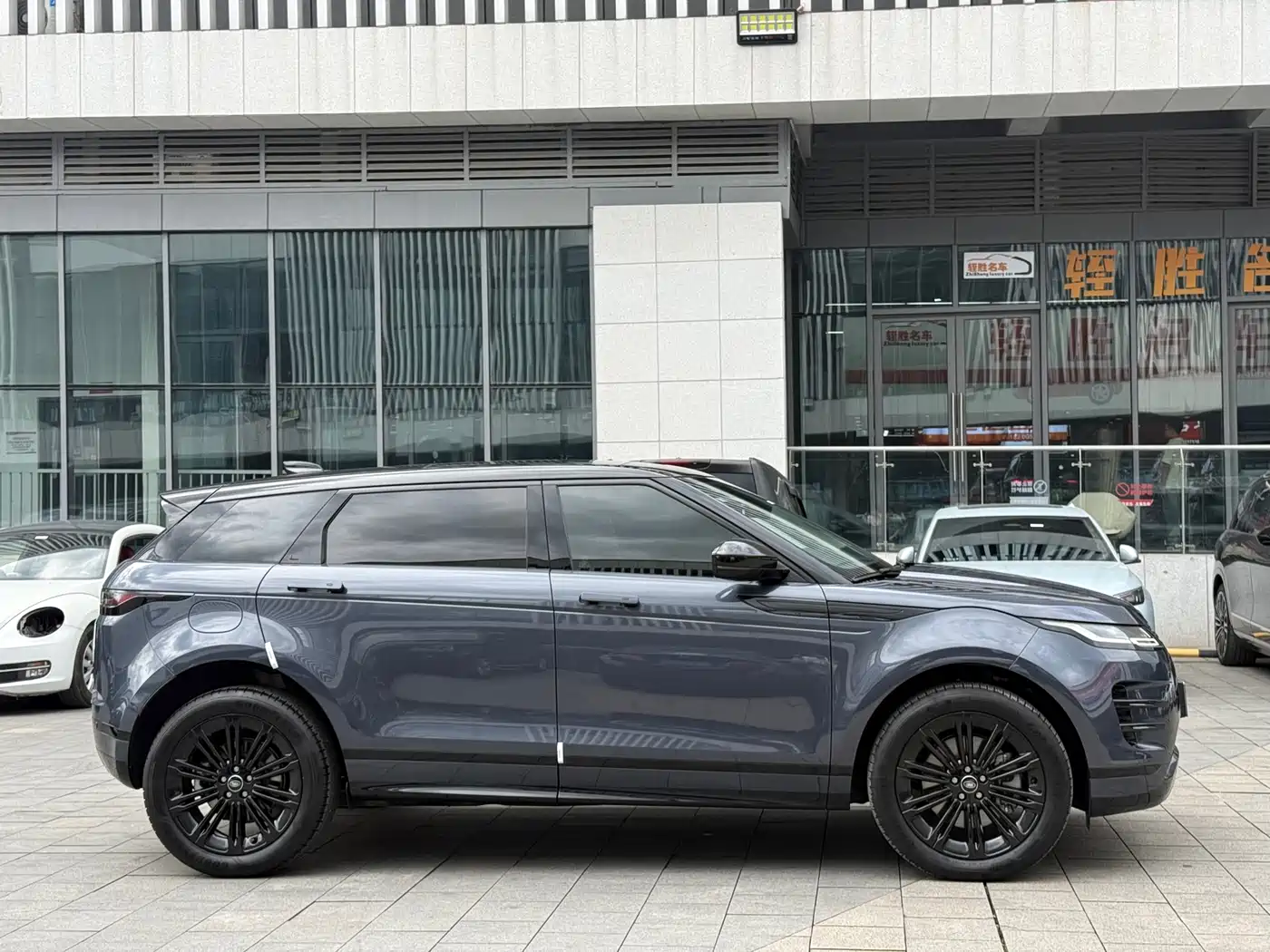 Land Rover Range Rover Evoque 2024 Range Rover Evoque L 249PS Light Master Edition фото 4