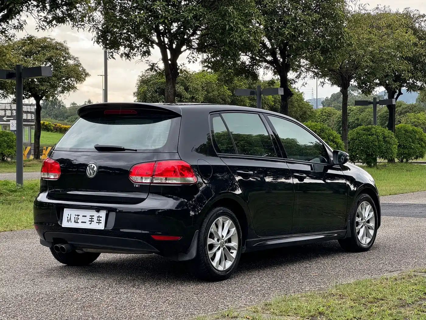 Photo 7 - Volkswagen Golf