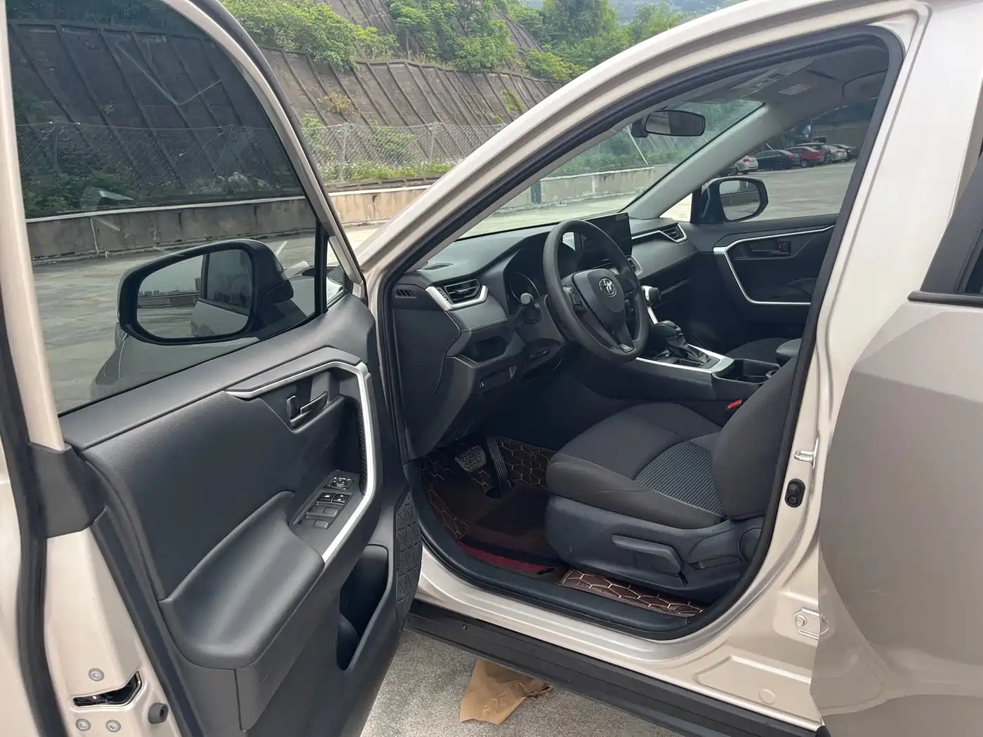 Toyota Wildlander 2024 2.0L CVT FWD Leading Edition фото 3