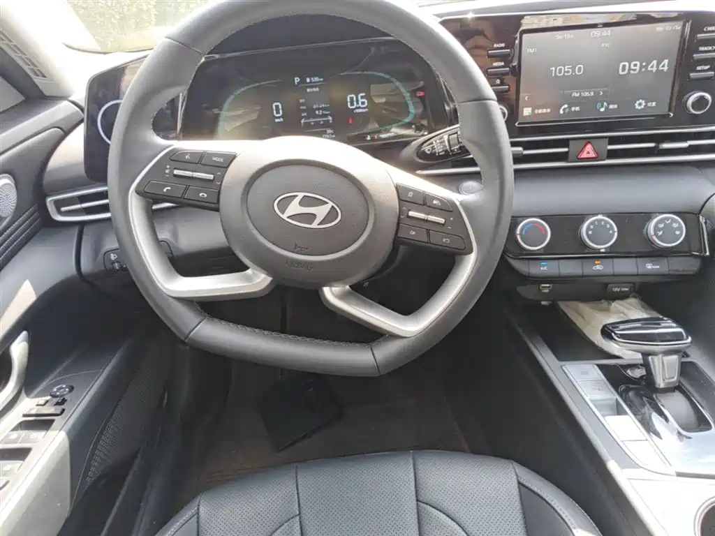 Hyundai Elantra 2023 1.5L CVT GLX Elite Edition фото 11