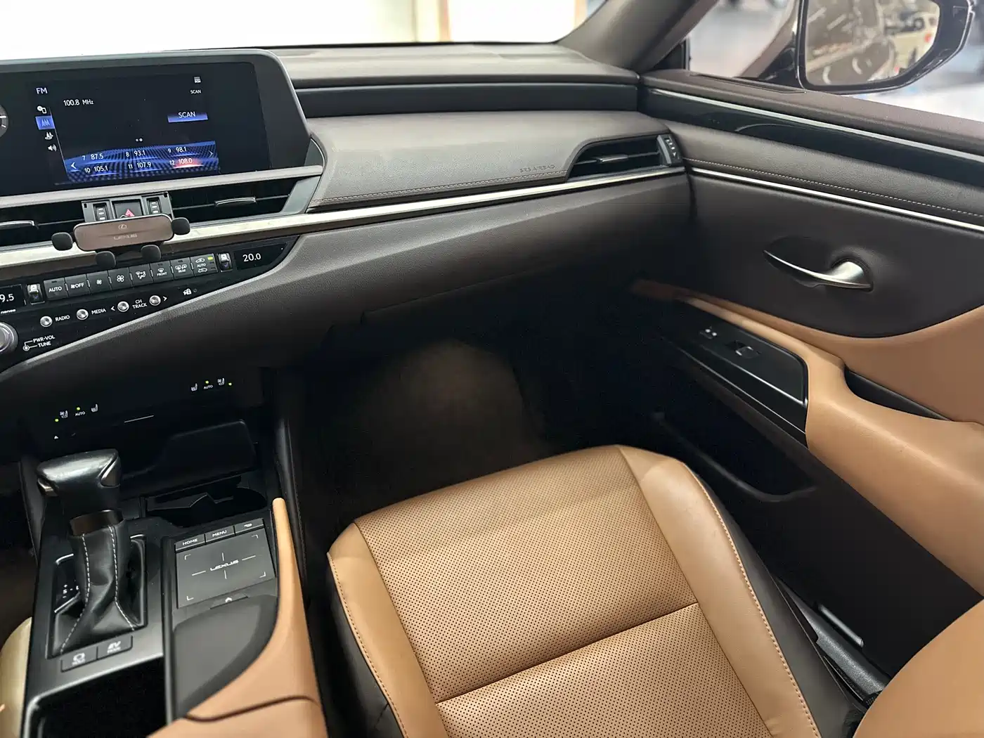 Lexus ES 2020 300h Ultimate Edition фото 12