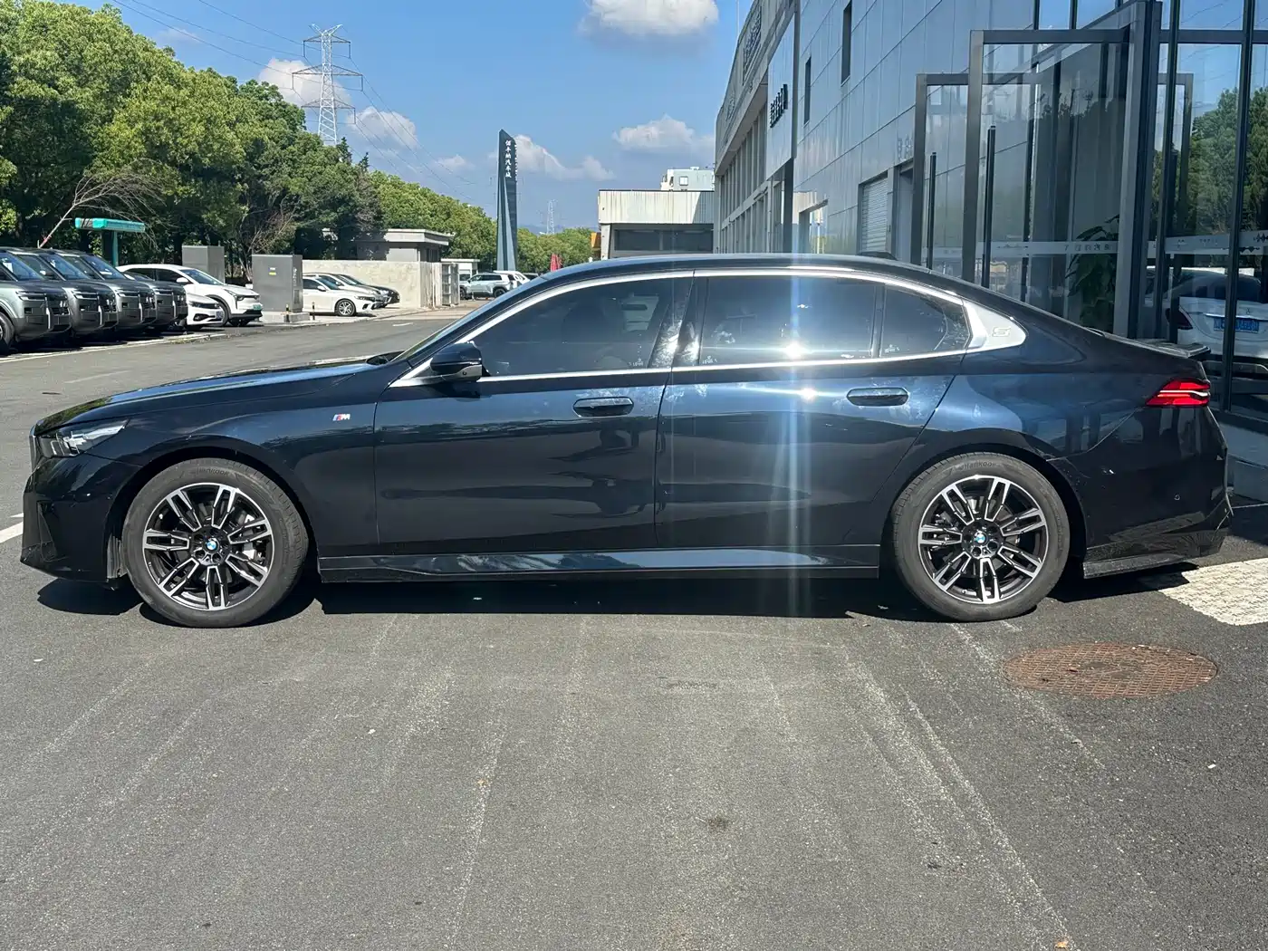 BMW 5 Series 2024 530Li Leading M Sport Package фото 4