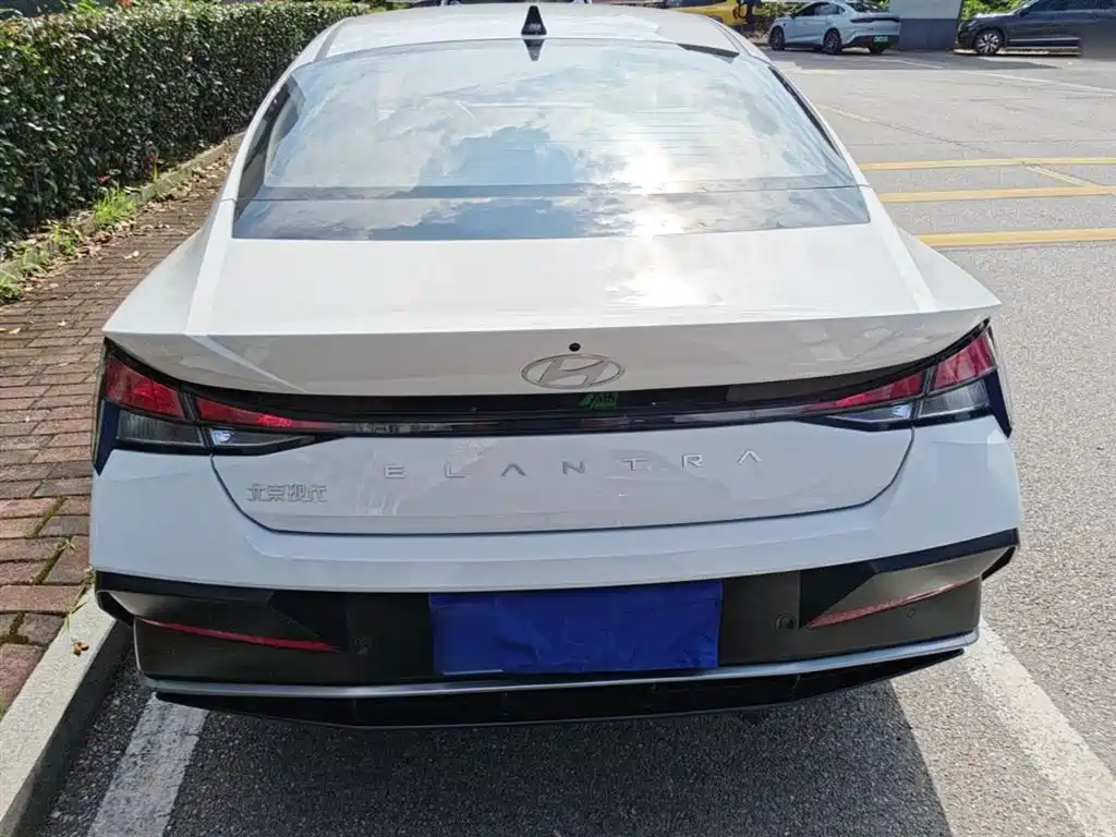 Hyundai Elantra 2023 1.5L CVT GLX Elite Edition фото 6