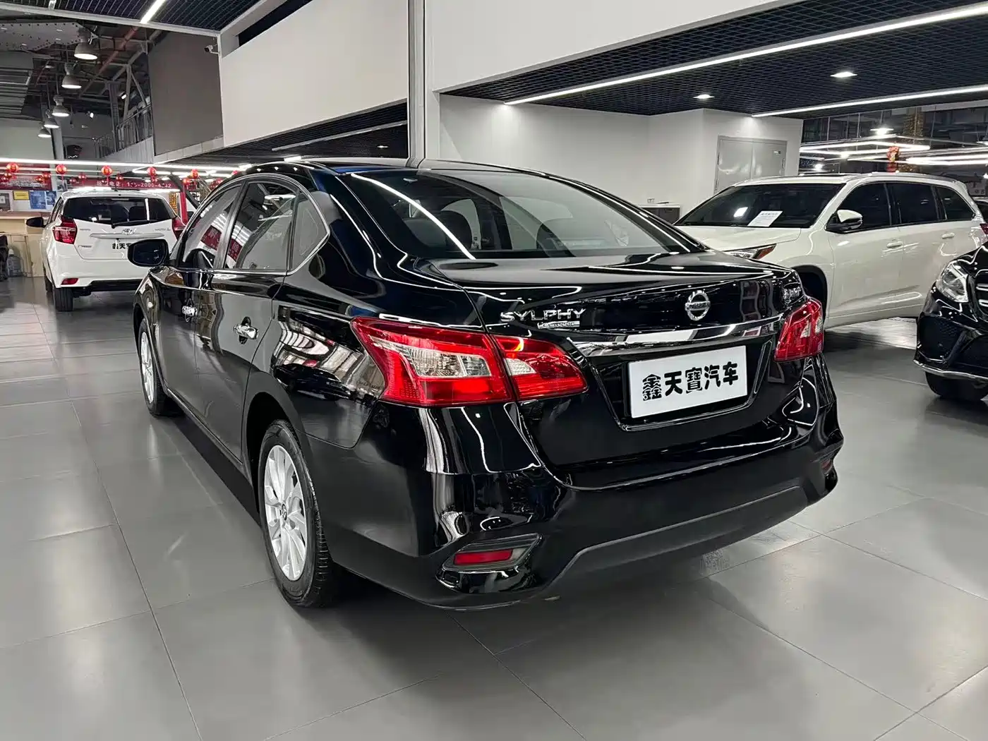 Nissan SYLPHY, миниатюра 2