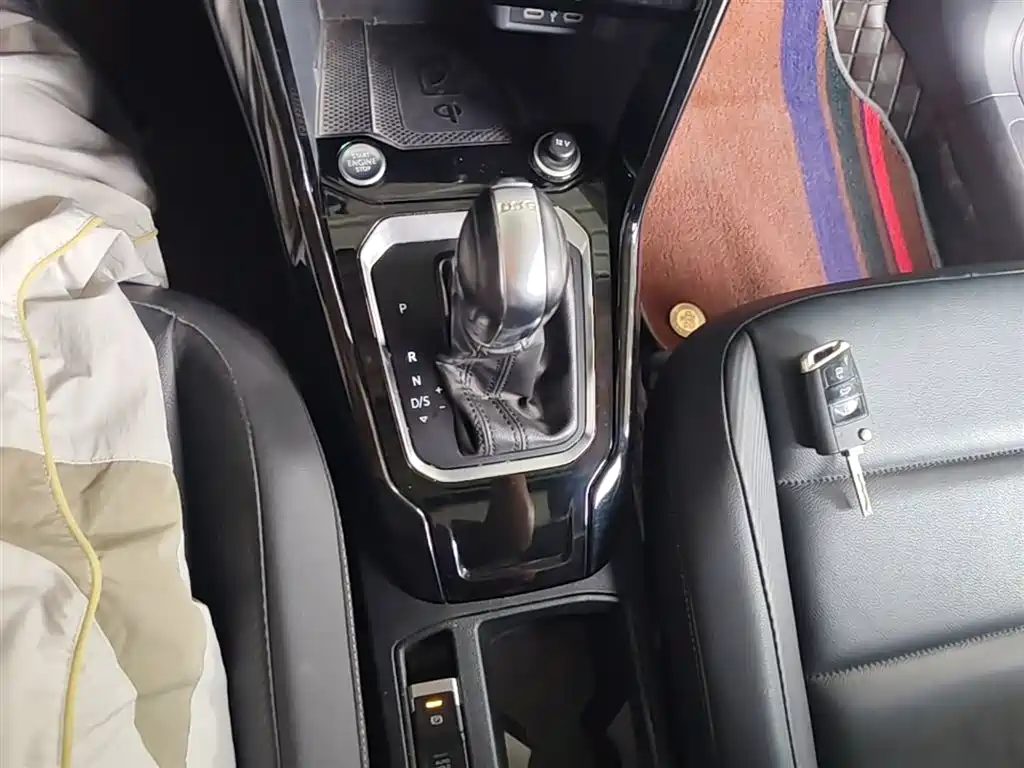VOLKSWAGEN T-ROC EXPLORING SONGS
