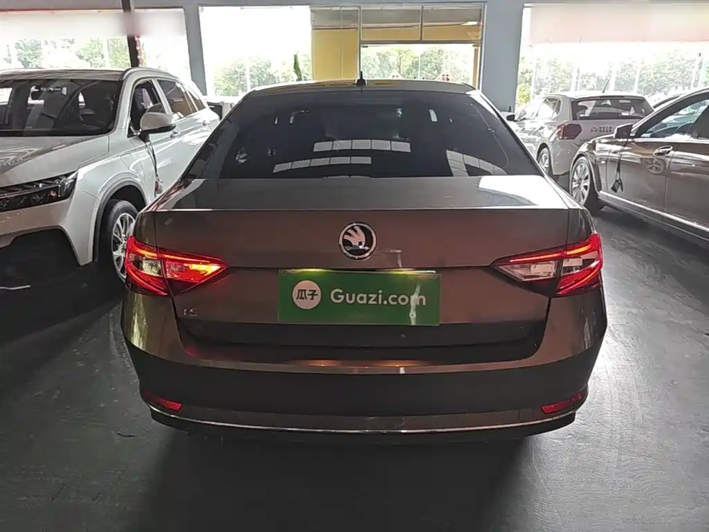 Škoda Superb 2019 TSI280 DSG Comfort Edition фото 6