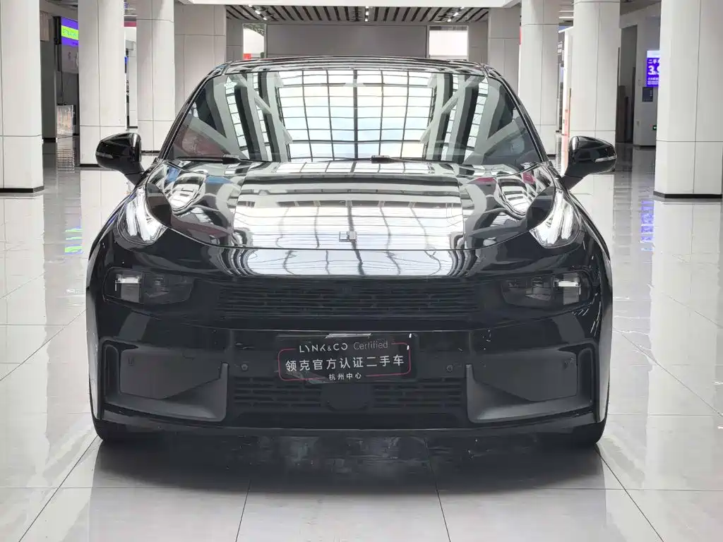 Фото 3 - Lynk & Co 03
