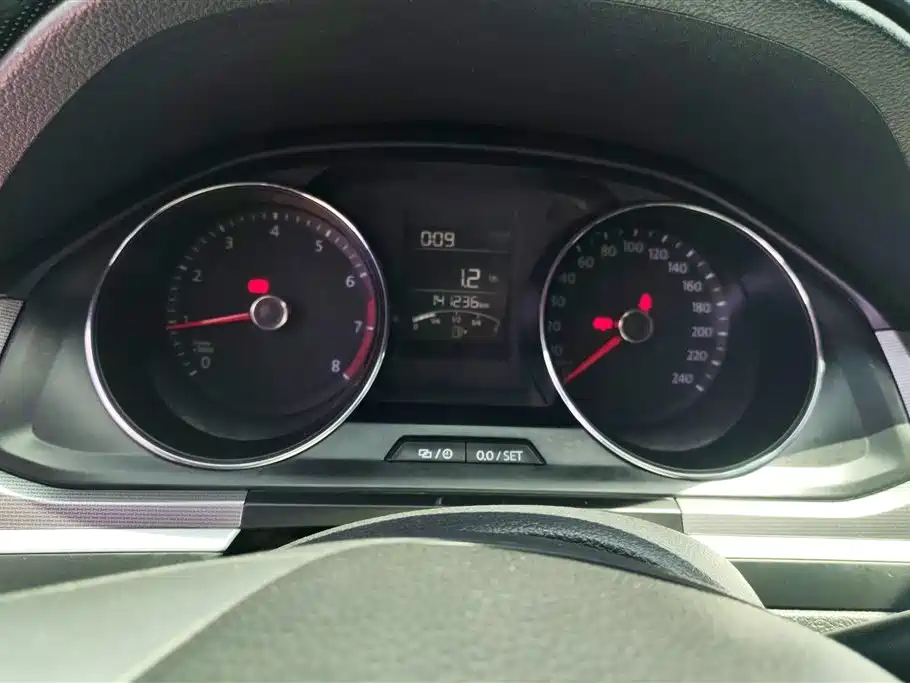 Volkswagen Bora 2016 Model 1.6L Manual Fashion фото 14