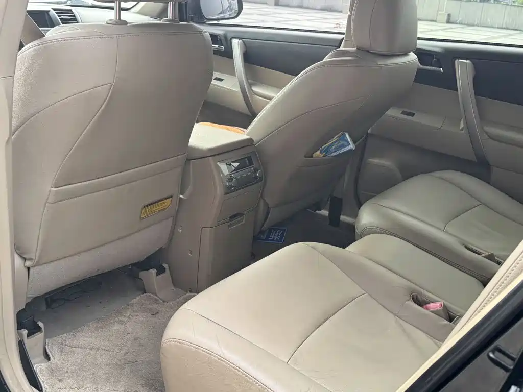 Фото 7 - Toyota Highlander