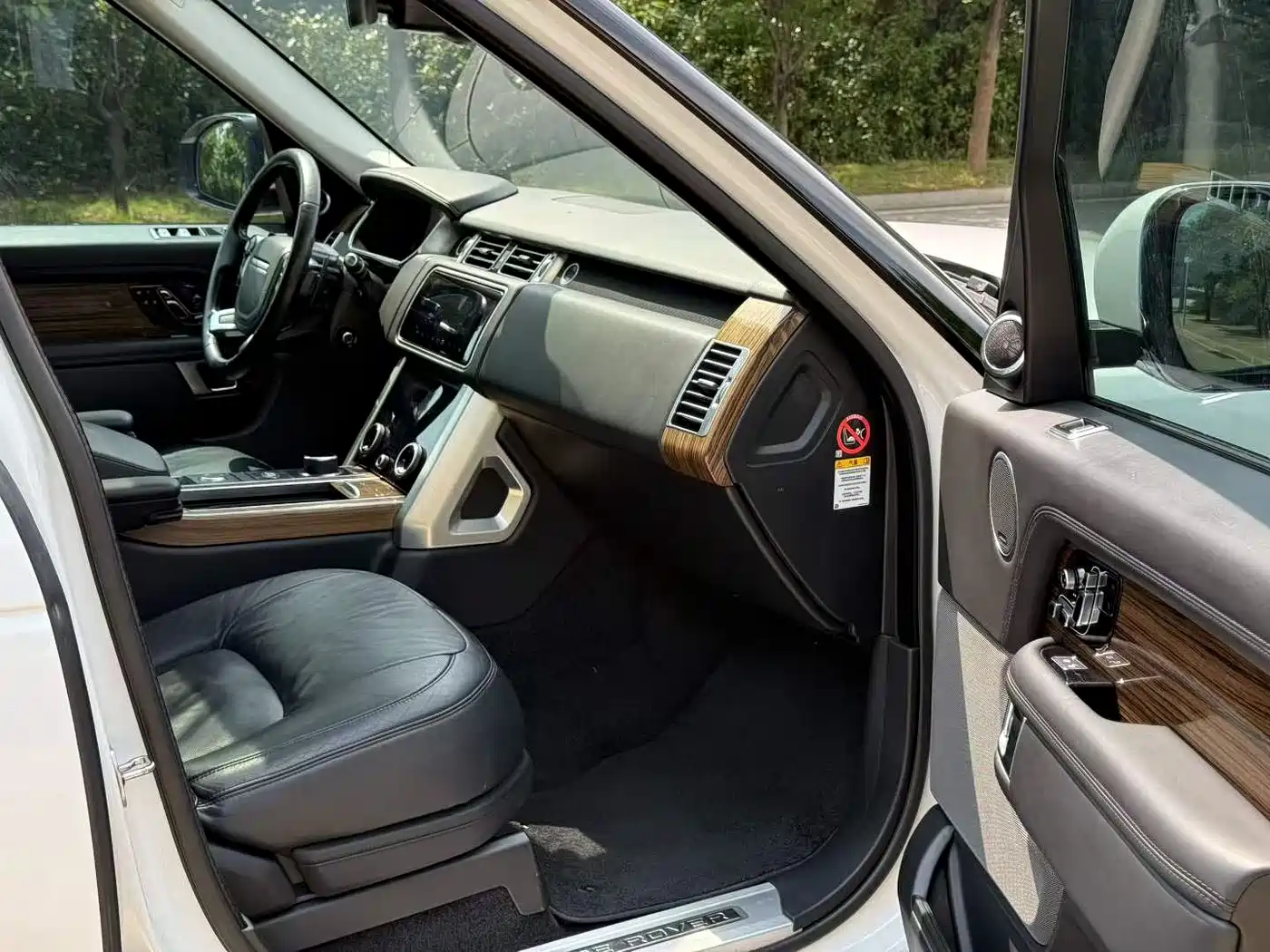 Land Rover Range Rover 2018 3.0 SC V6 Vogue SE Genesis Extended Edition фото 5
