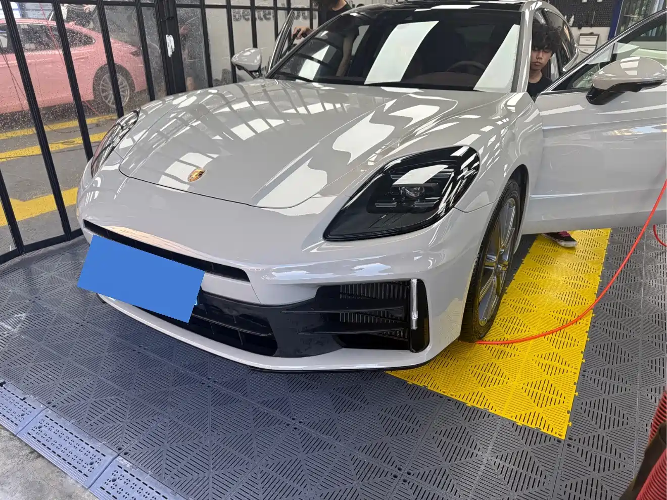 Фото 1 - Porsche Panamera