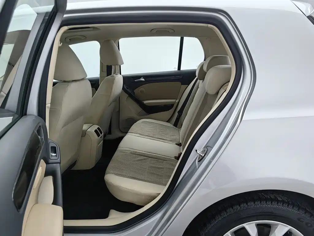 Volkswagen Golf 2010 2011 Model 1.6 Automatic Comfort