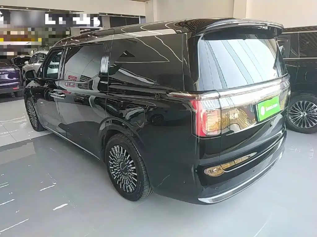 ZEEKR 009 2025 2024 6-seat Executive AWD 108kWh