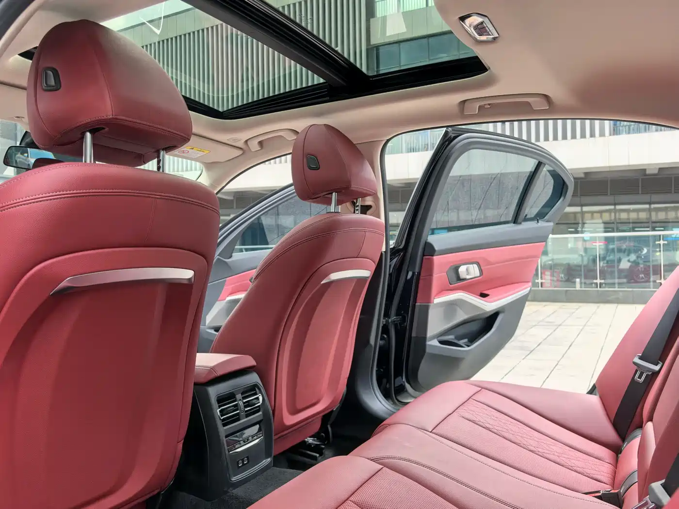 BMW 3 Series 2025 325Li M Sport Package фото 16