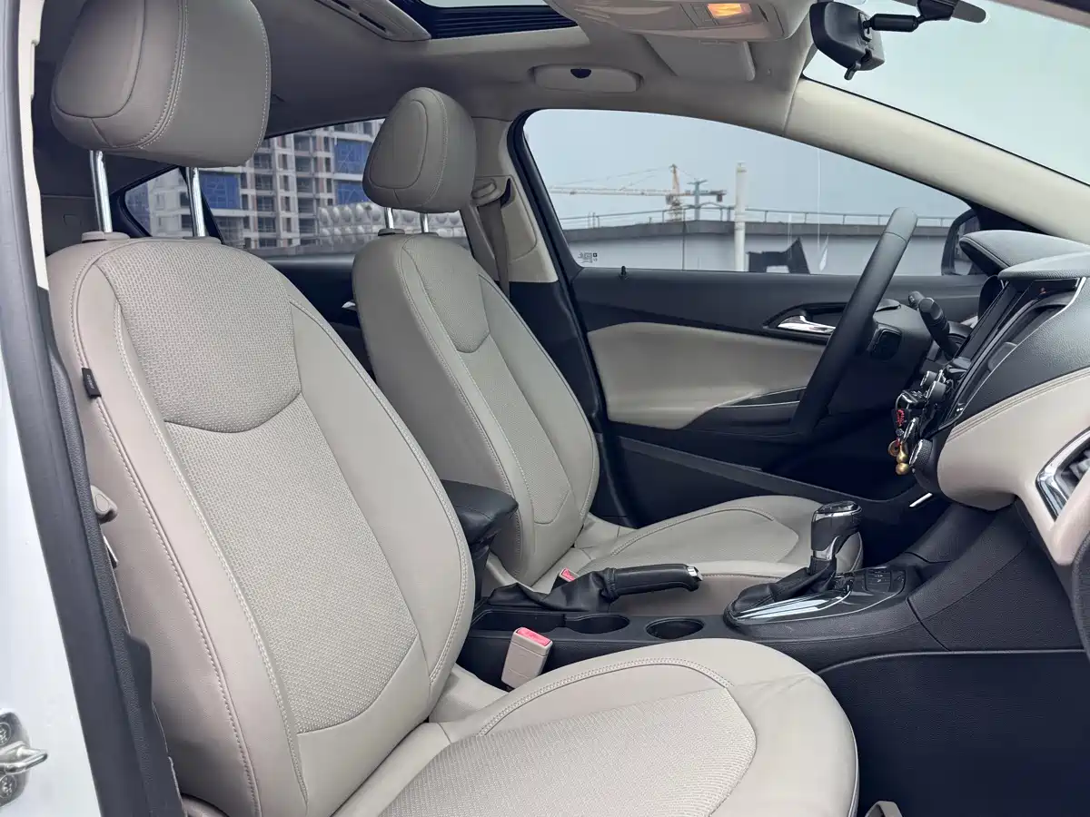 Chevrolet Cruze 2015 1.5L Automatic Luxury Edition фото 8