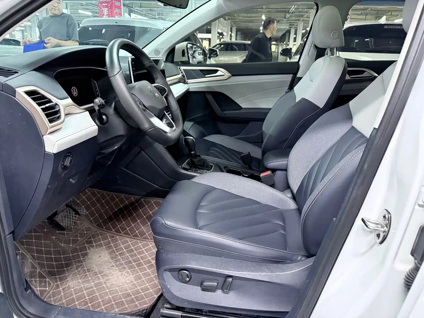 Volkswagen Tharu 2023 300TSI 2WD Moon Premium Edition фото 8