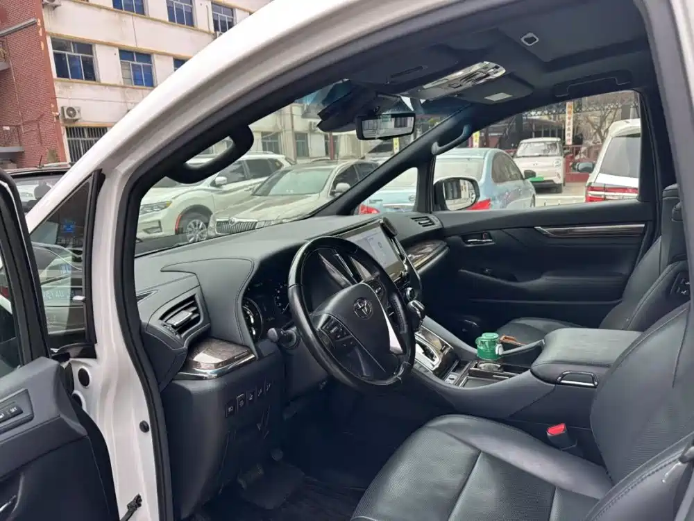 Toyota Vellfire 2020 Twin Engine 2.5L HV Premium Edition фото 5