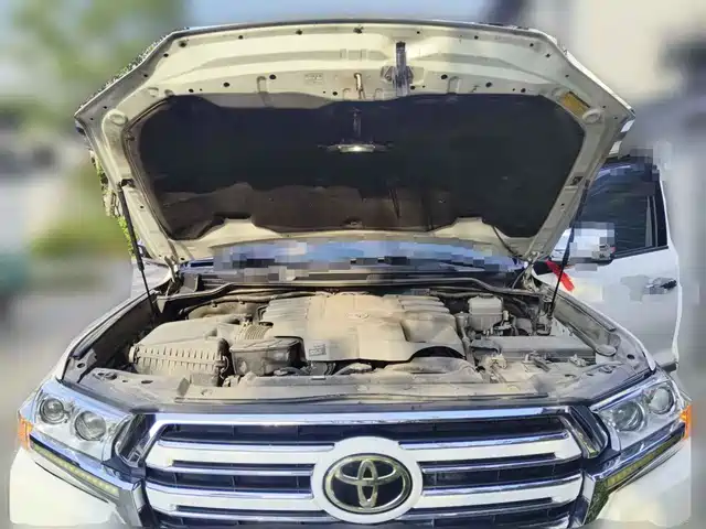 Toyota Land Cruiser (Import) 2015 4.6L V8 Middle East Limited Edition — фото 3