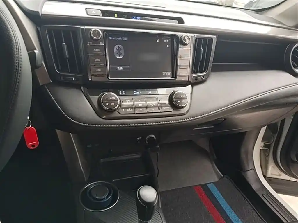 Toyota RAV4 Rongfang 2015 2.0L CVT 2WD Trend Edition фото 10