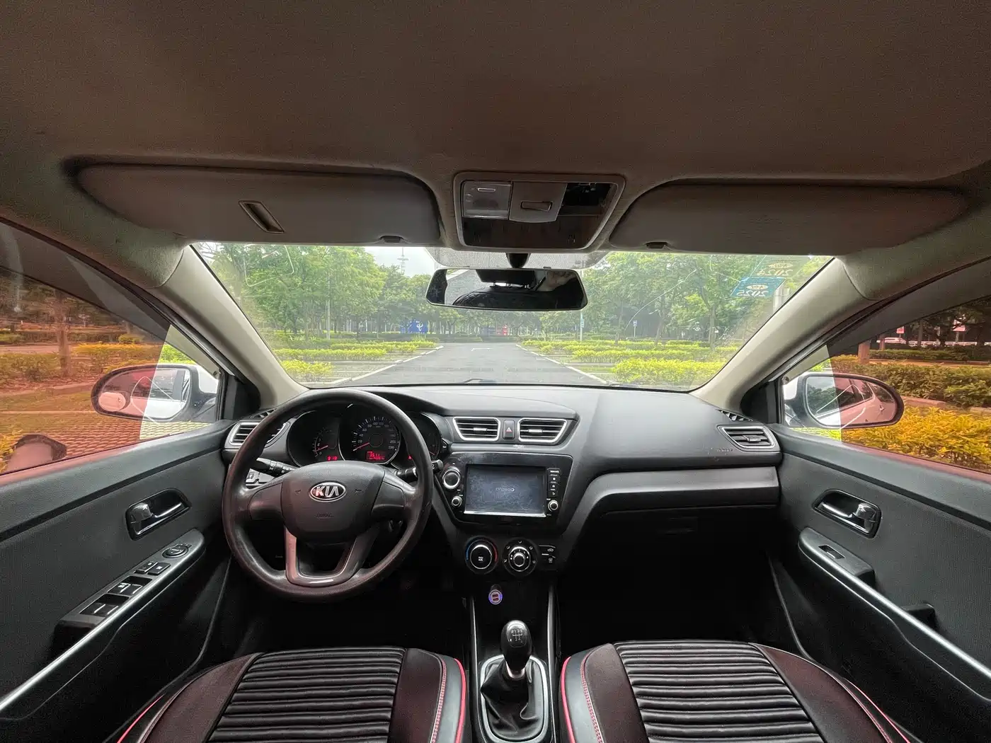 Kia K2 2012 Sedan 1.4L MT GLS Commemorative Edition фото 6