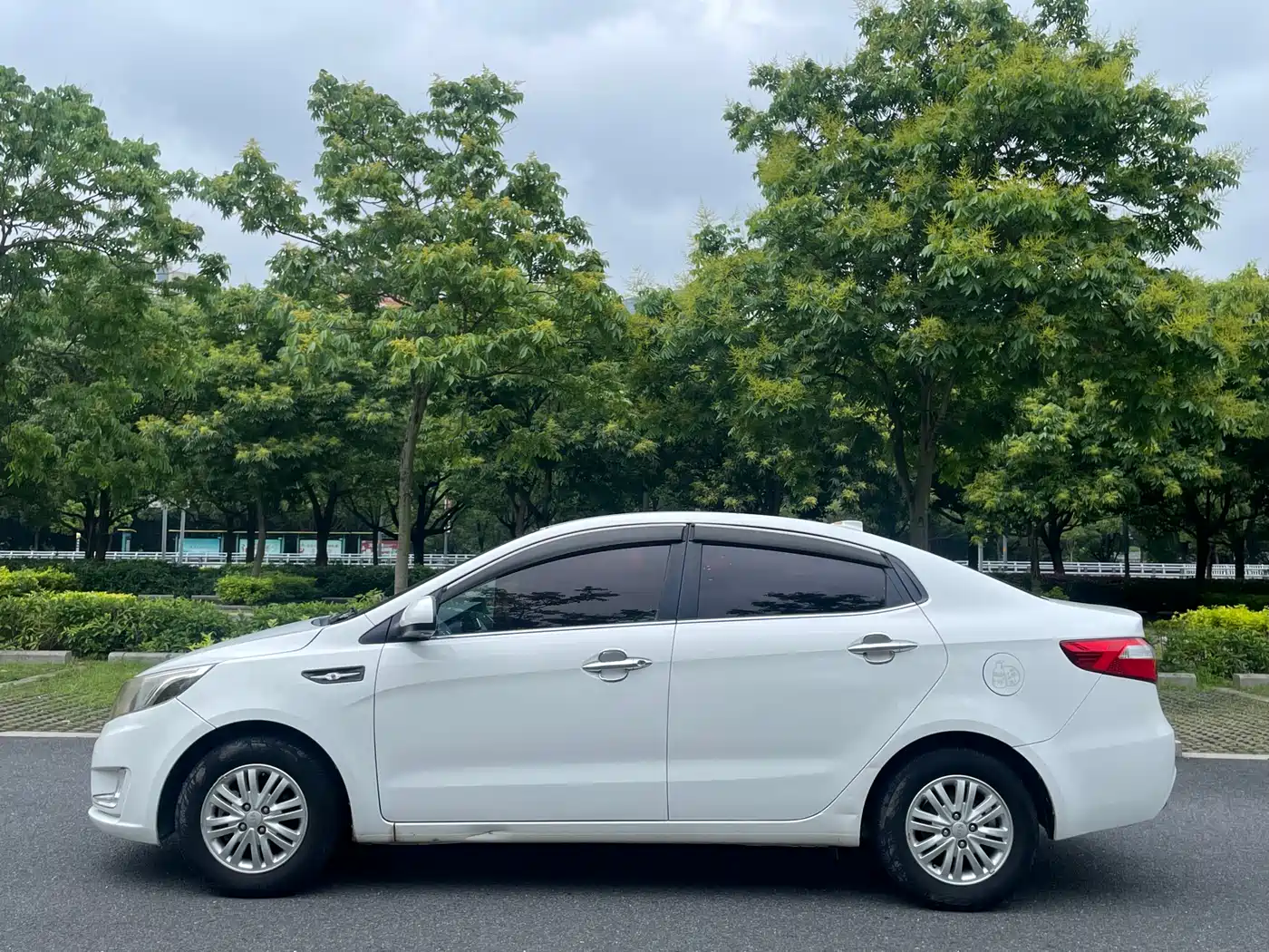 Kia K2 2012 Sedan 1.4L MT GLS Commemorative Edition фото 11