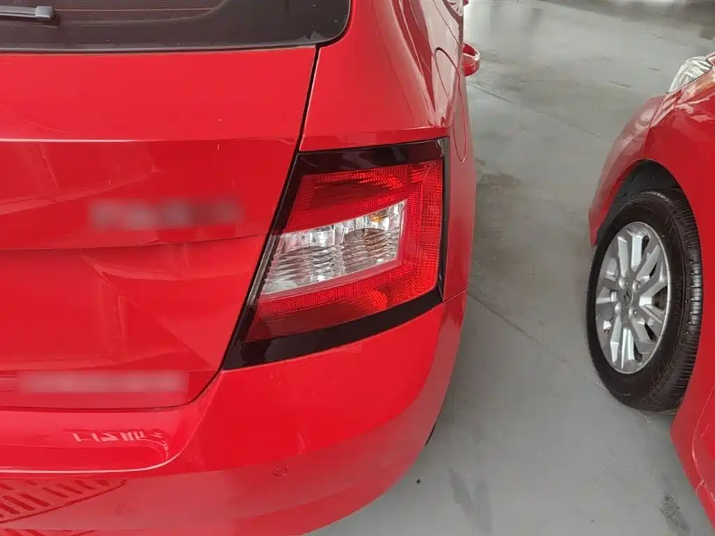 Škoda Fabia 2017 1.4L Auto Car Enjoy Edition фото 8