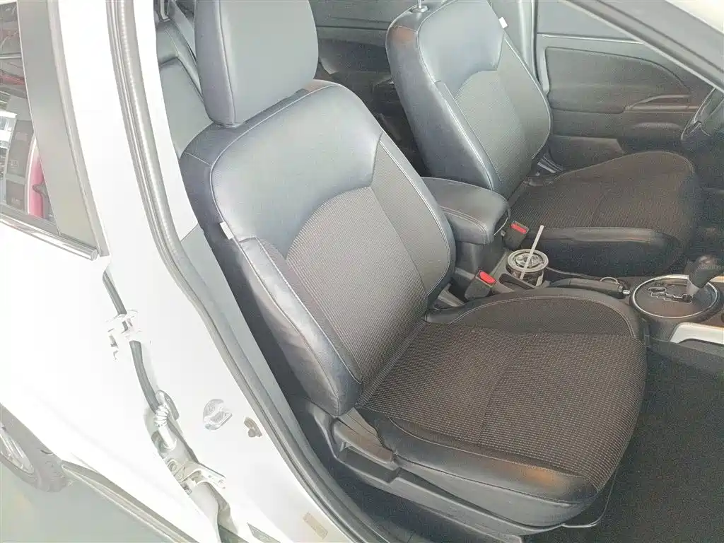 Peugeot 4008 (Import) 2013 2.0L 4WD Fashion фото 20