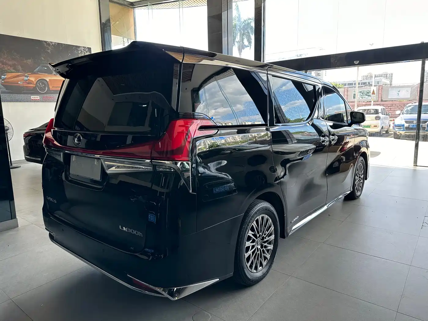 Lexus LM 2020 2020 300h 4-Seat Imperial Edition