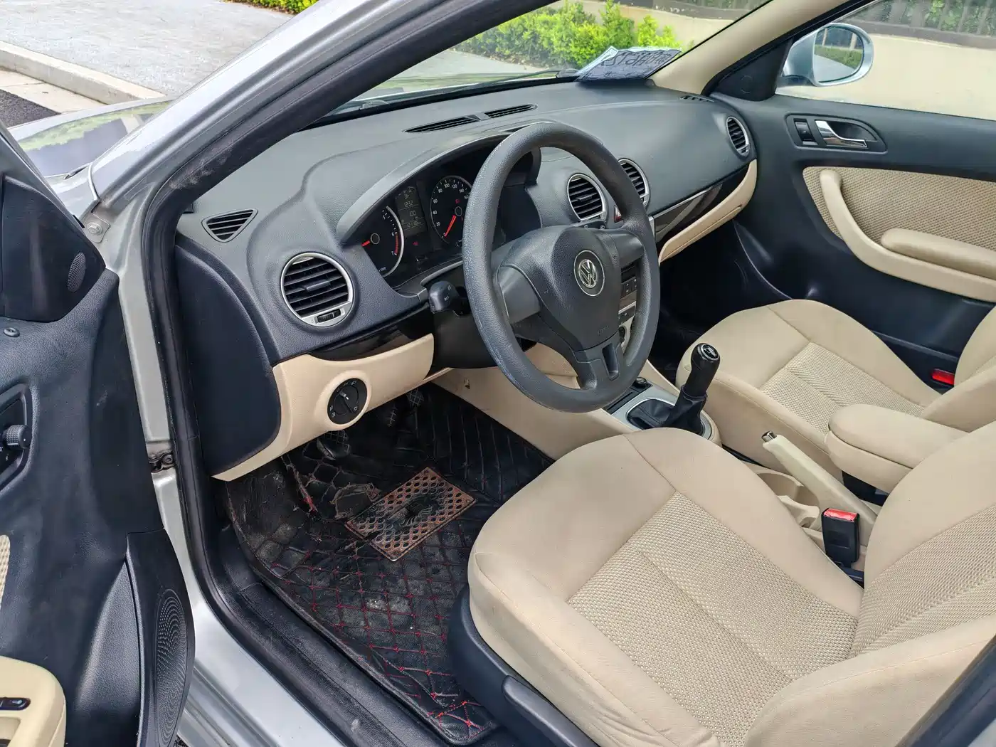 Volkswagen Lavida 2011 1.6L Manual Leisure Edition фото 6
