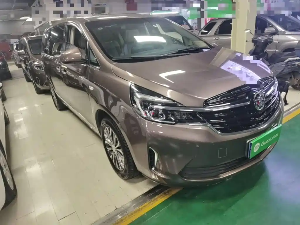 Фото 4 - Buick GL8