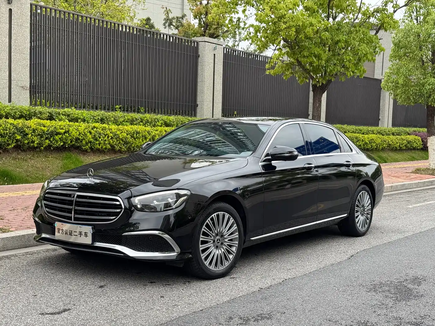 Mercedes-Benz E-Class 2022 E 300 L Fashion