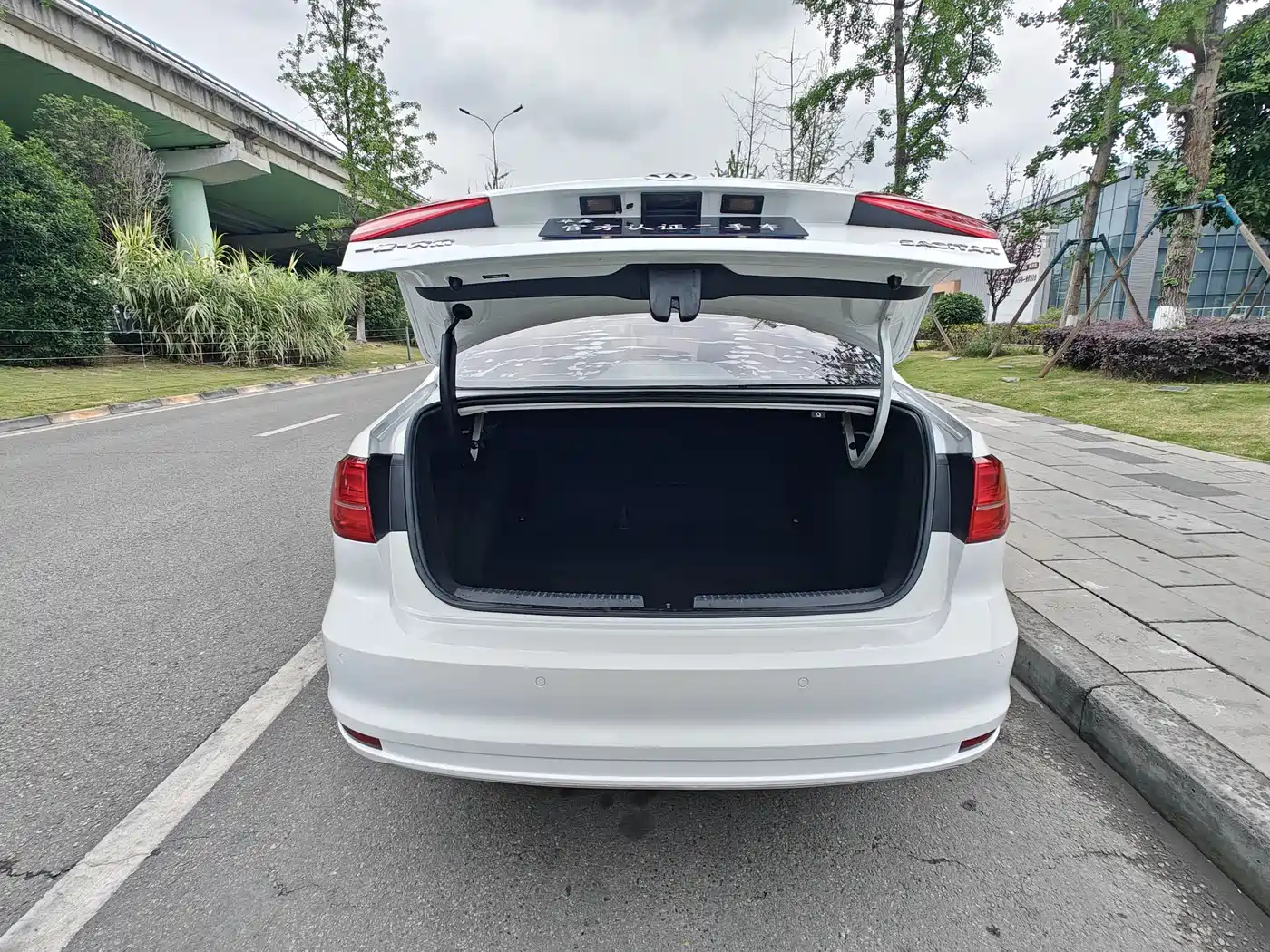 Volkswagen Sagitar 2017 1.6L Automatic Comfort фото 6