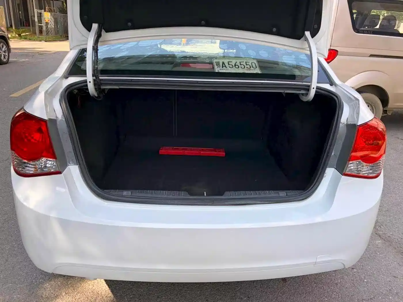 Chevrolet Cruze 2013 Model 1.8L SX AT фото 17
