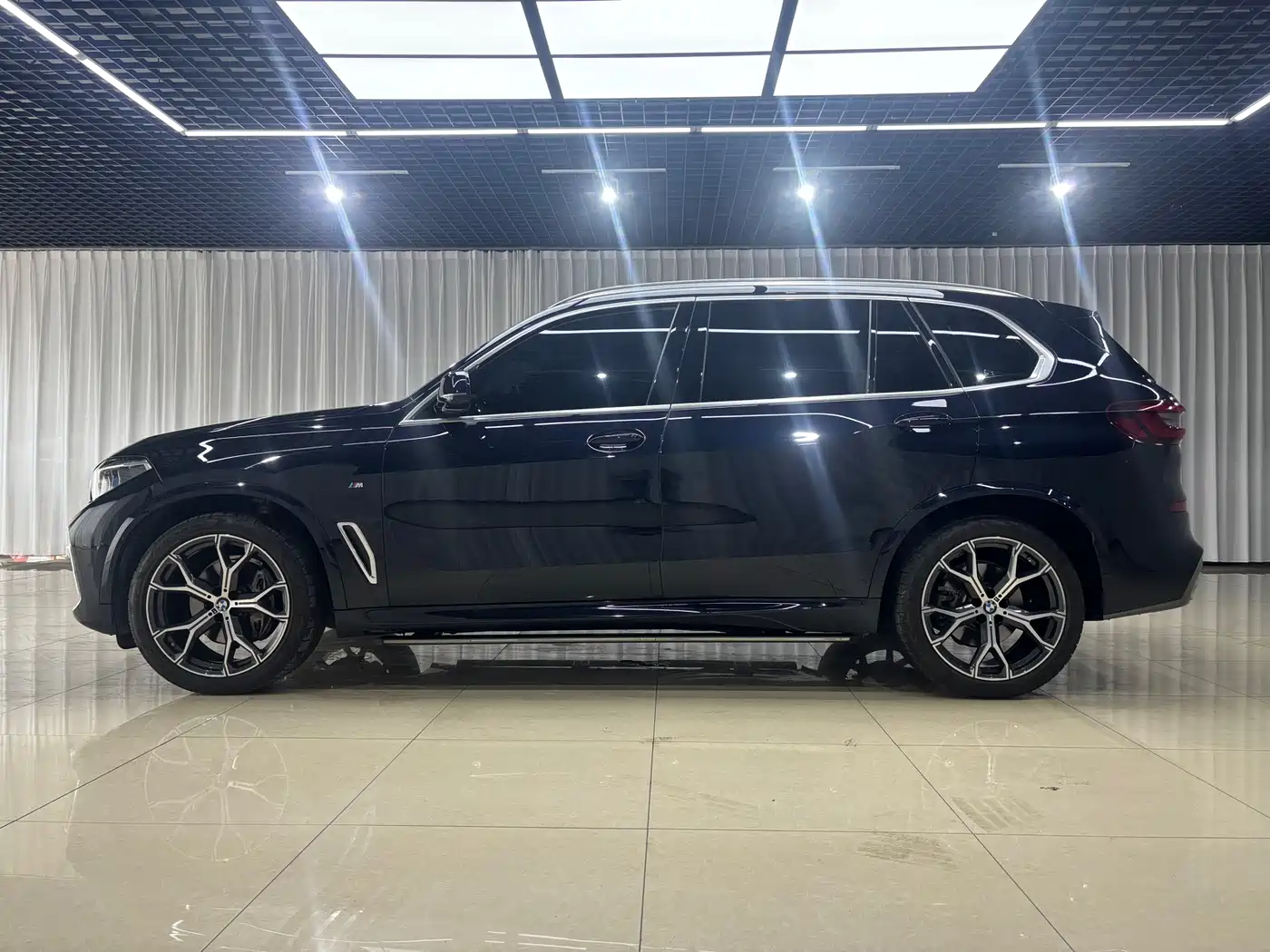 BMW X5 2023 xDrive 40Li M Sport Package фото 4