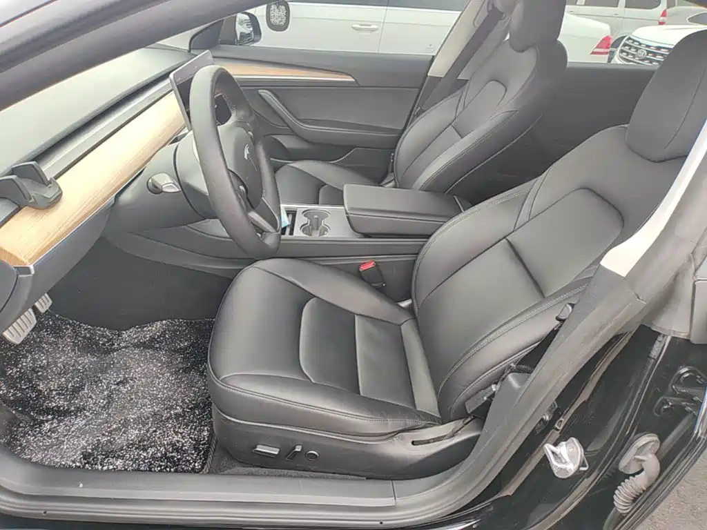 Фото 15 - Tesla Model 3
