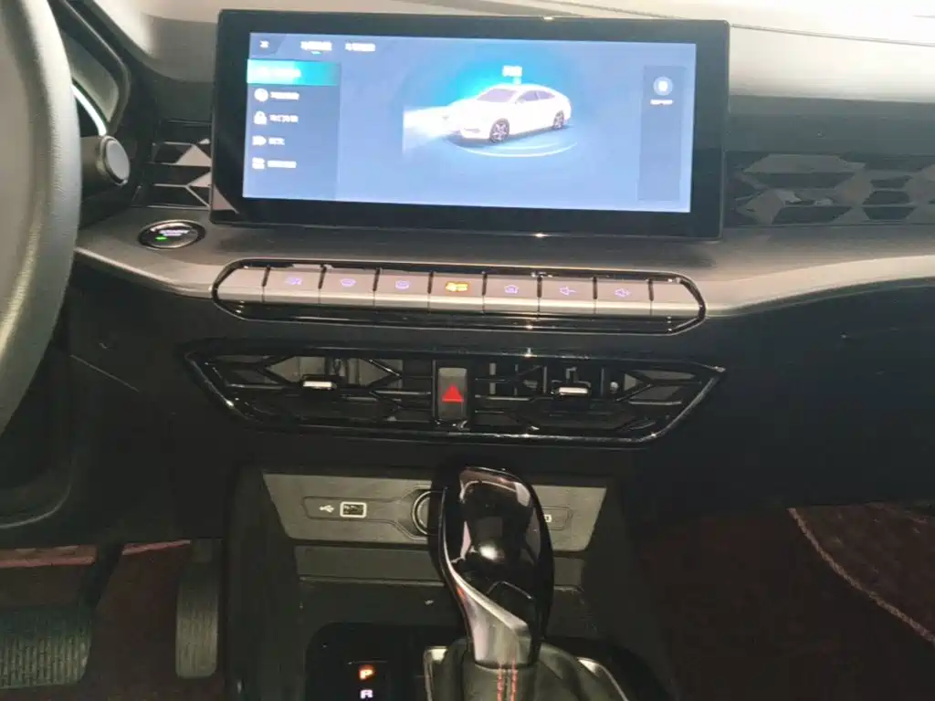 MG MG5 2024 2023 180DVVT CVT Luxury Edition