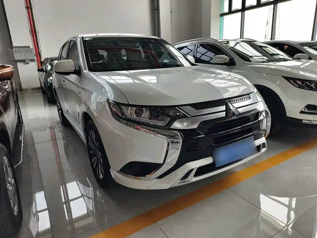 Mitsubishi Outlander 2021 Facelift 2.0L 2WD Comfort Edition 5-Seater фото 9