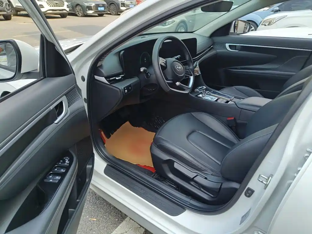 Hyundai Mistra 2021 2021 1.8L CVT GLX Elite