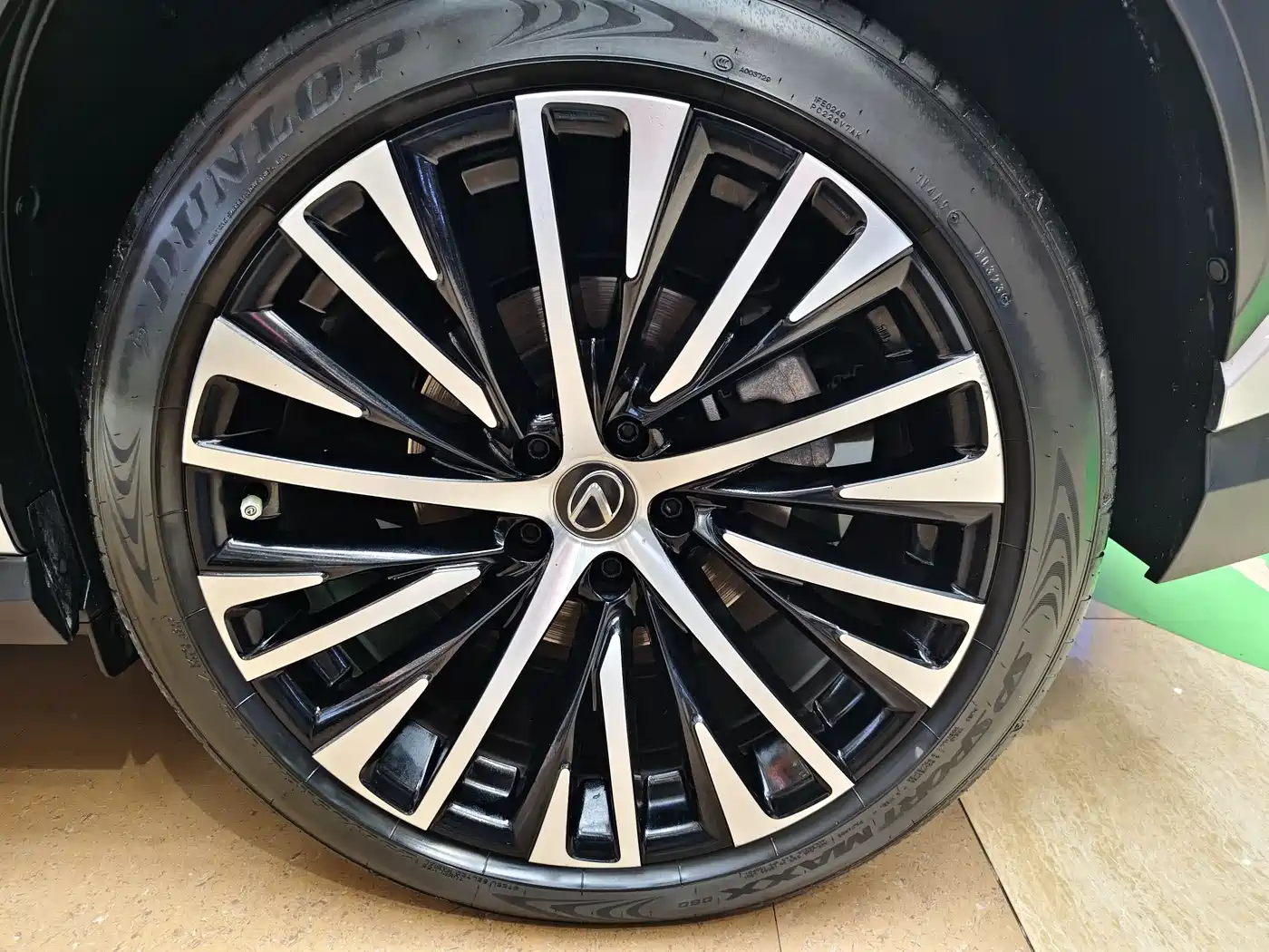 Lexus RZ 2023 450e 4WD Deluxe фото 8