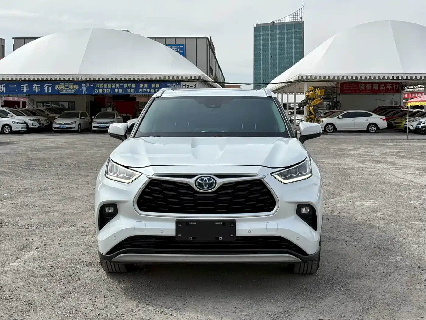 Toyota Highlander 2023 2.5L Smart Hybrid Dual Engine AWD Premium 7-Seater фото 2