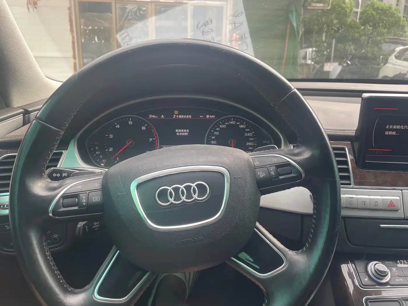 Фото 17 - Audi A8