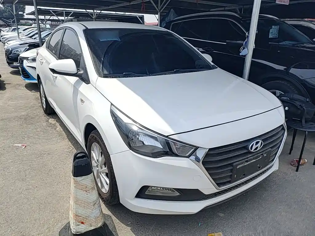 Hyundai Verna 2016 1.4L Manual Cool Edition GLS фото 4
