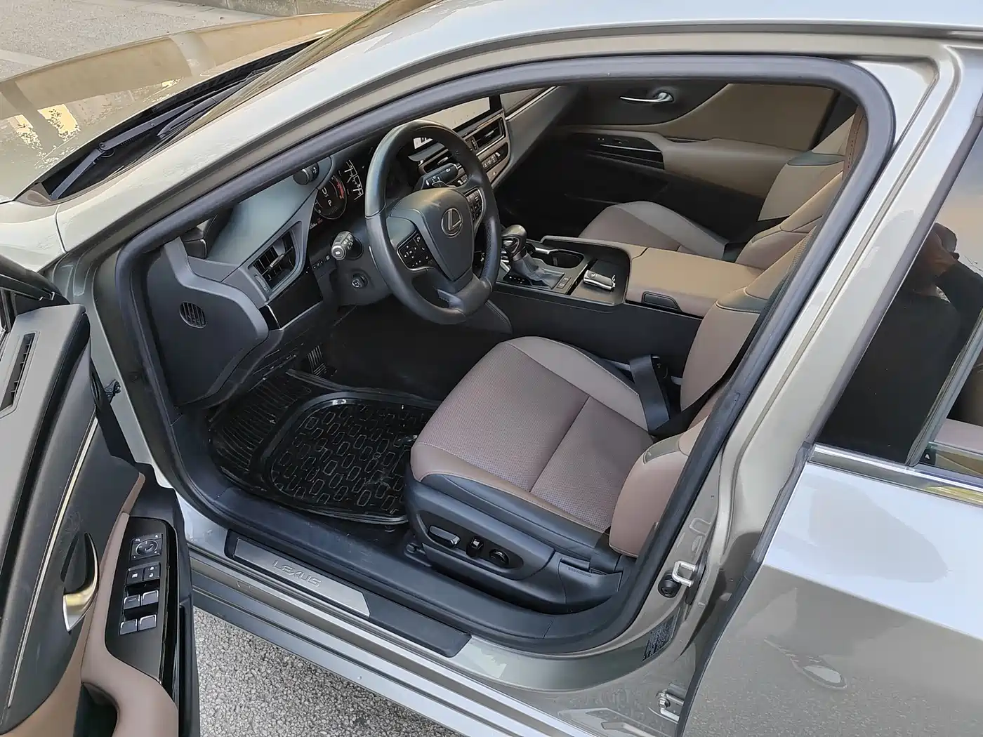 Lexus ES 2022 200 Excellence Edition фото 9