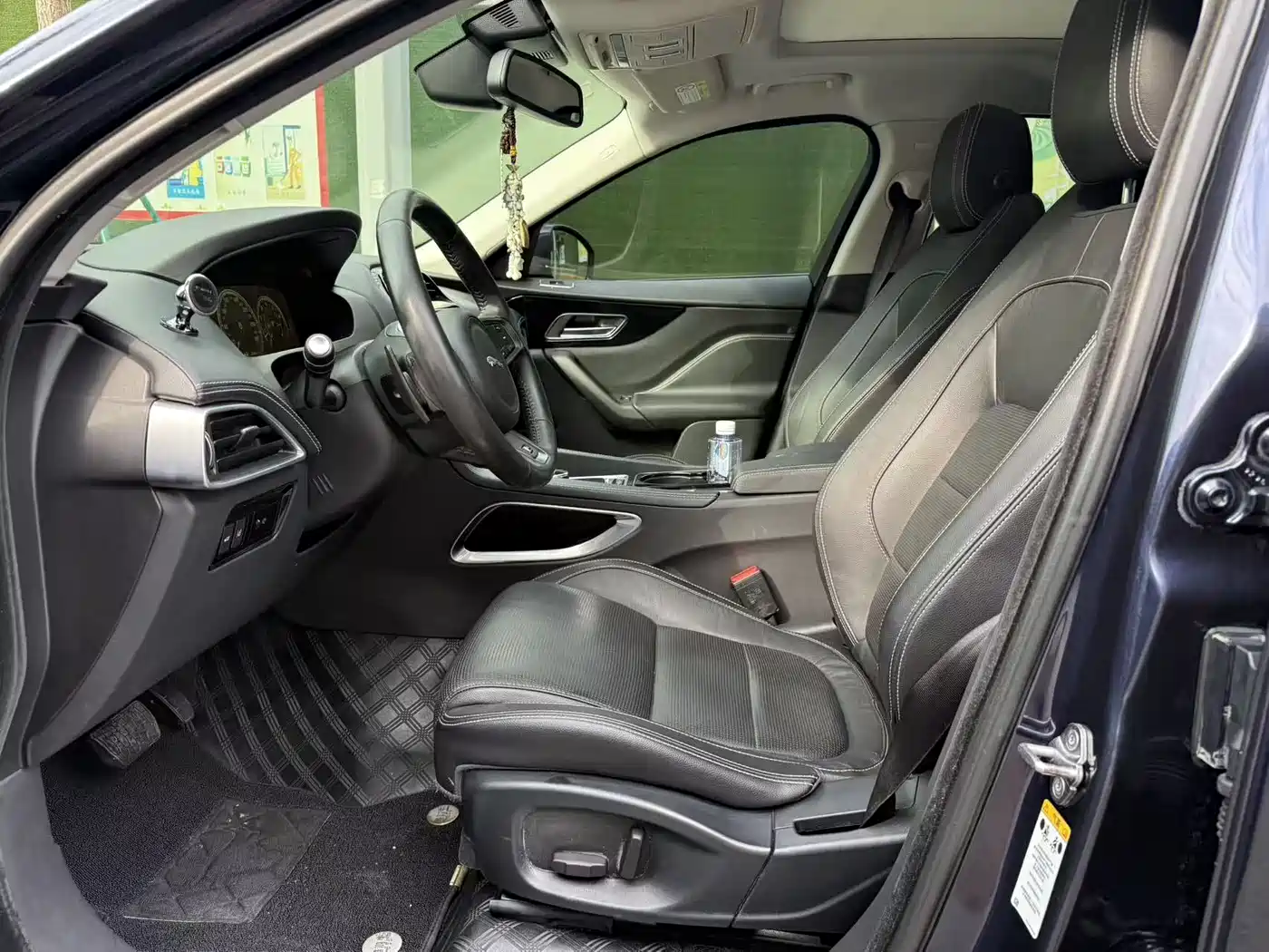 Photo 4 - Jaguar F-PACE