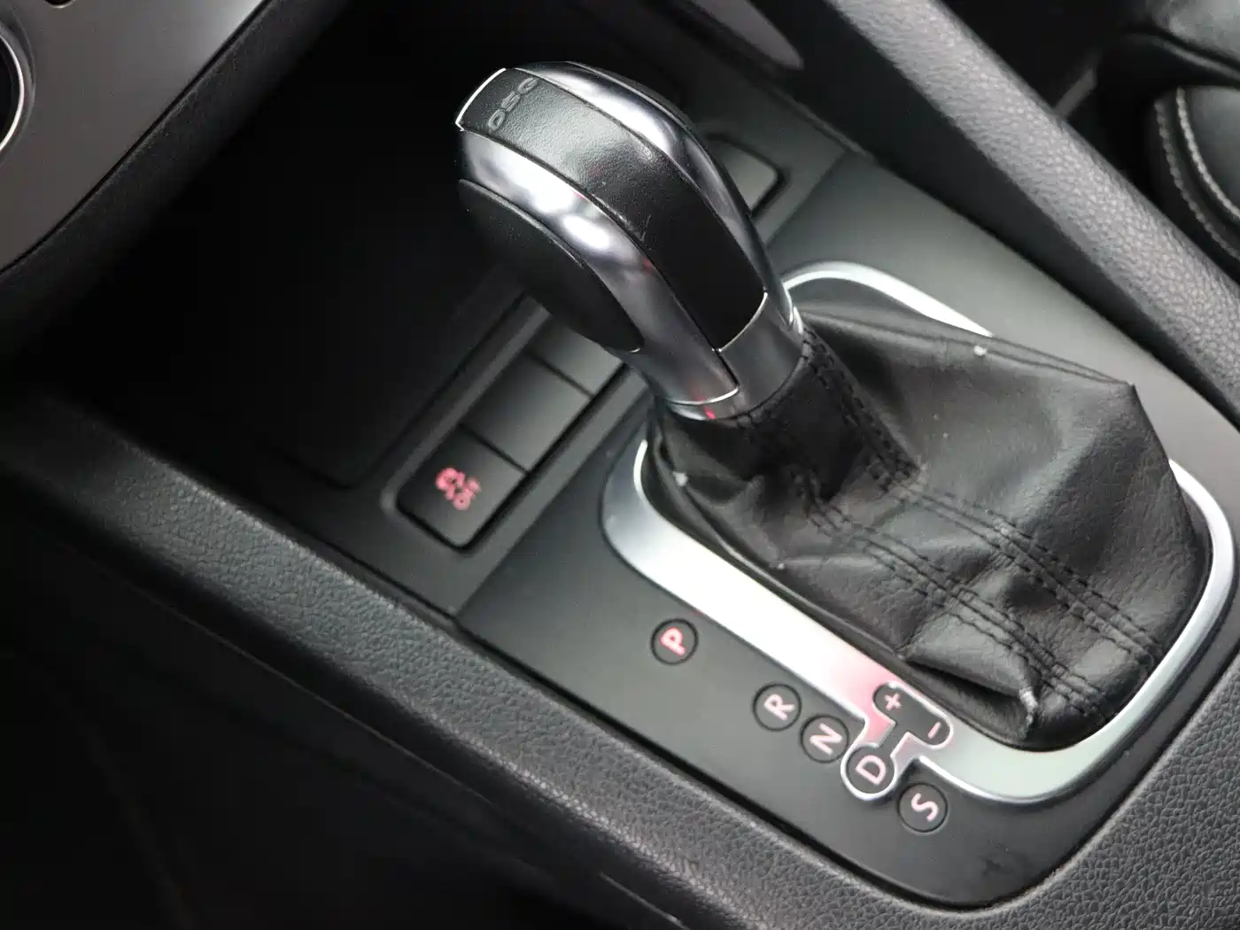 Volkswagen Scirocco 2013 2.0TSI Million Mile Edition фото 13